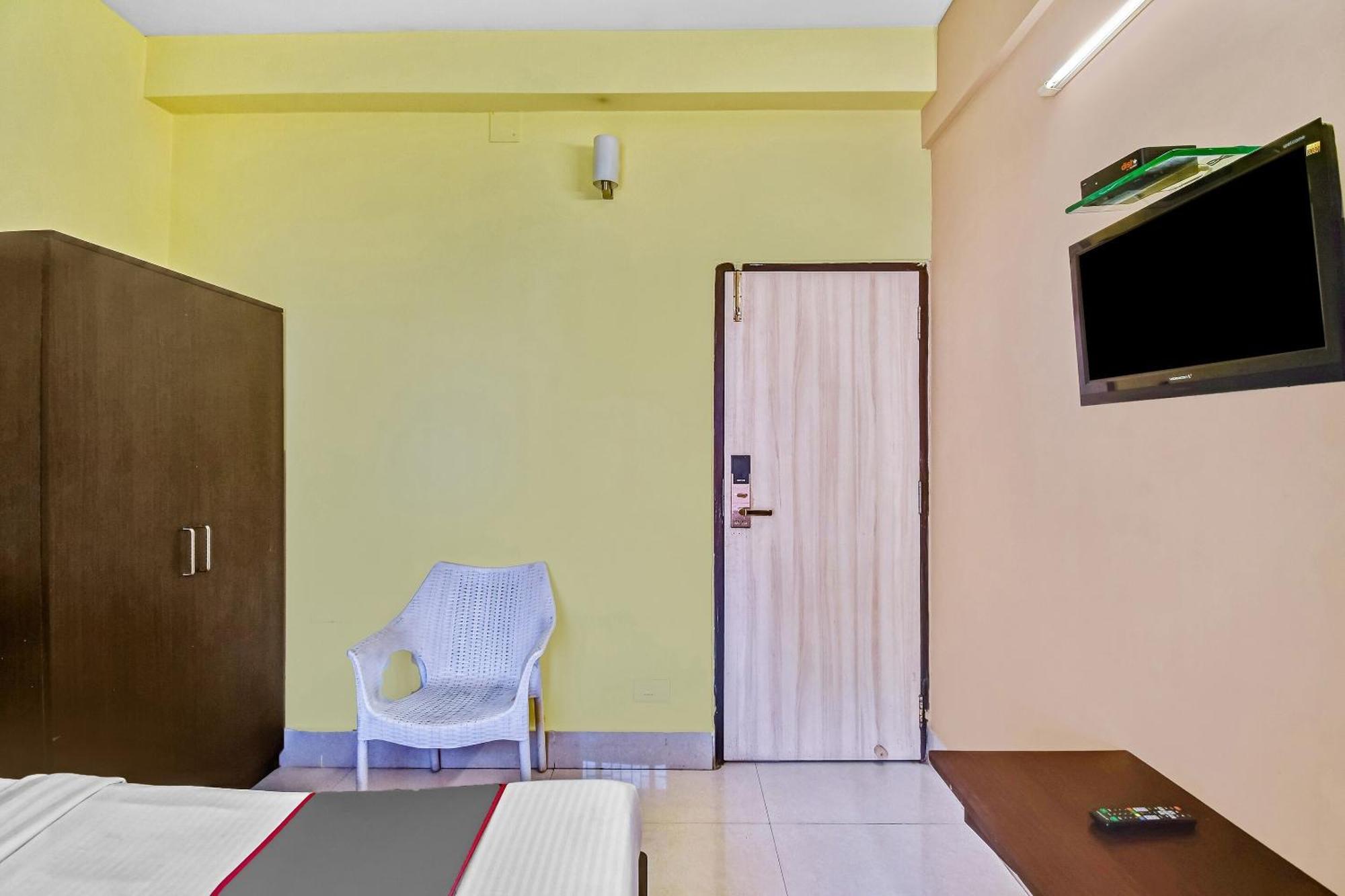 Capital O Kabita Guest House Near Acropolis Mall Kolkata Exterior photo