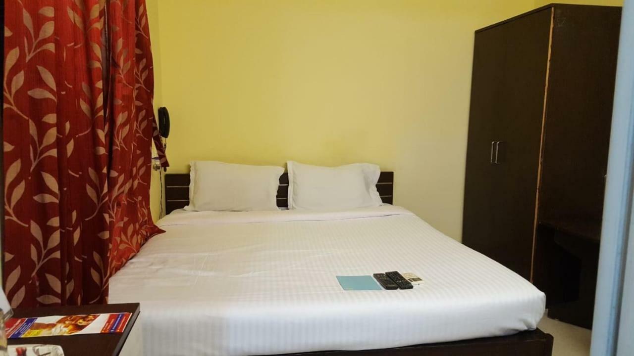 Capital O Kabita Guest House Near Acropolis Mall Kolkata Exterior photo